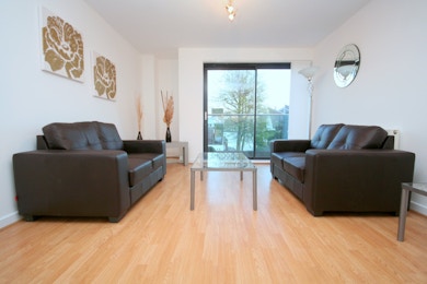 Modern two bedroom apartment with fantastic access to Greenwich and Canary Wharf in the Equinox Building, £400pw